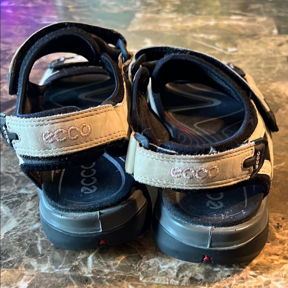 Ecco Women’s Sandals in Black and Tan - Picture 3 of 6